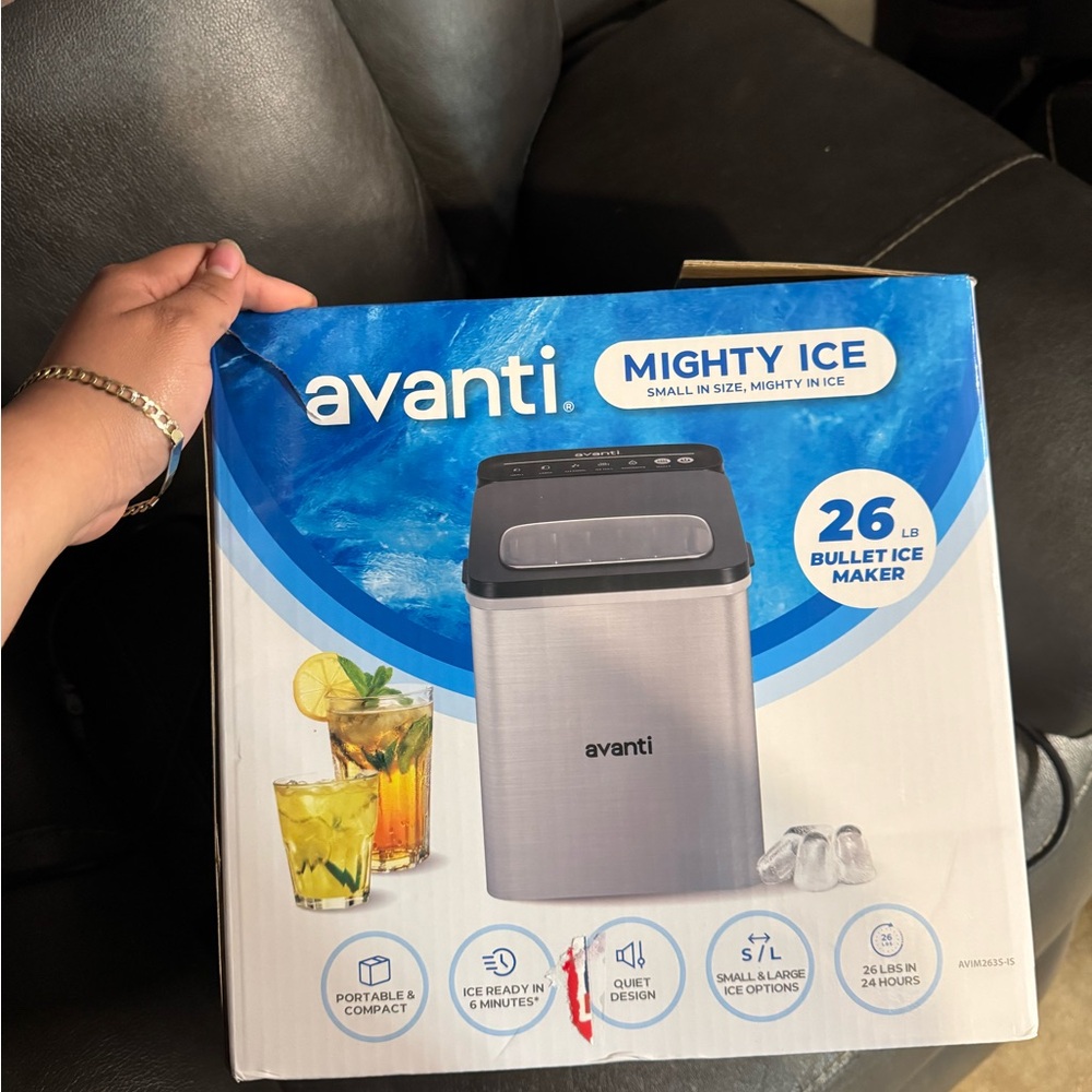 Avanti Silver Ice Maker